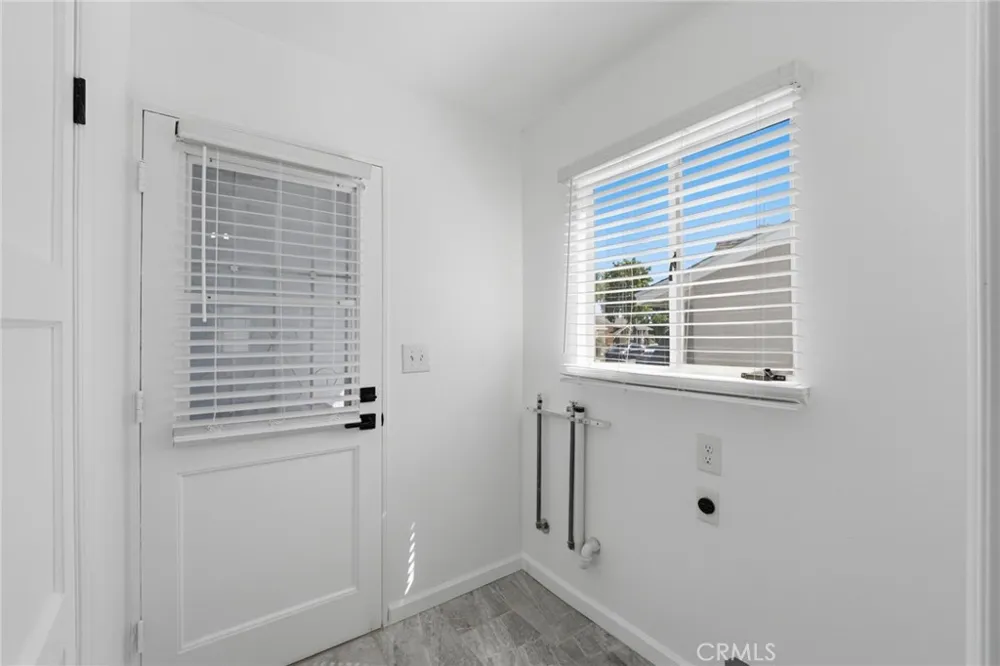 11512 213th Lakewood, CA 90715