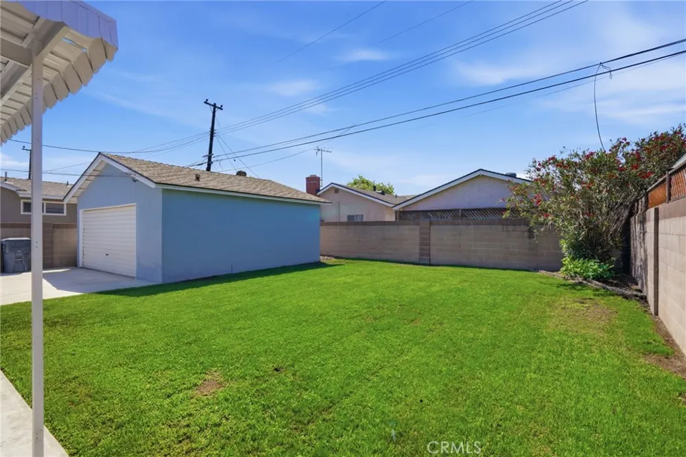 11512 213th Lakewood, CA 90715