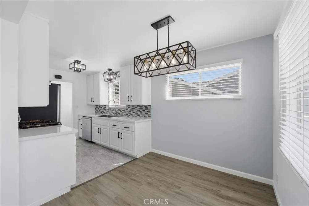 11512 213th Lakewood, CA 90715