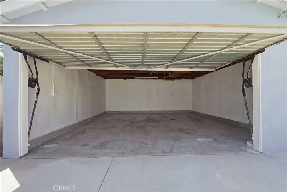 11512 213th Lakewood, CA 90715