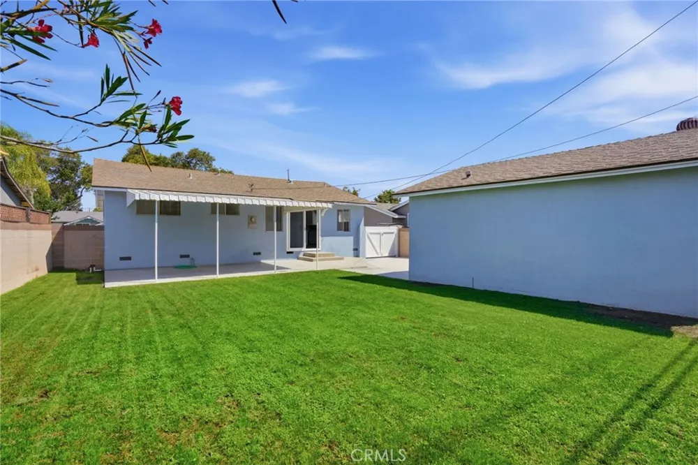 11512 213th Lakewood, CA 90715