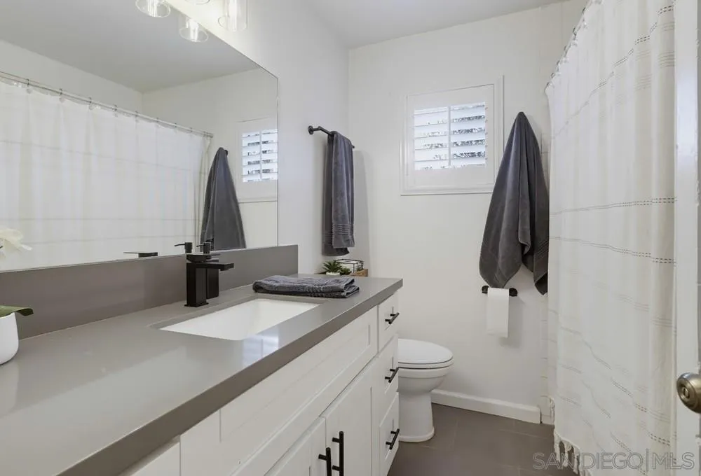 3221 E Victoria Alpine, CA 91901