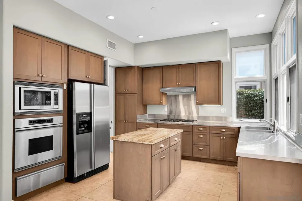 9756 Keeneland Row La Jolla, CA 92037