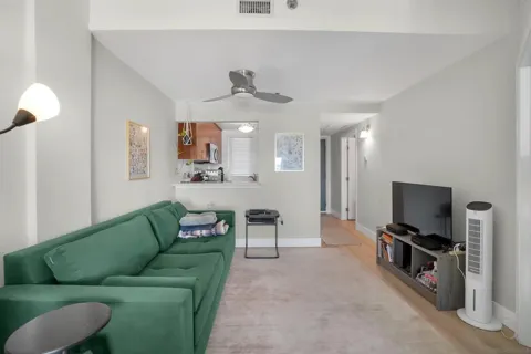 2828 University Ave #406