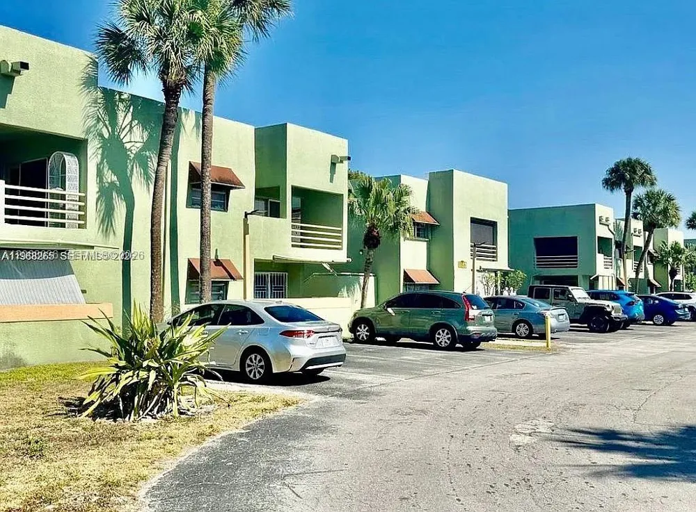 11183 NW 7th St #204-20 Miami, FL 33172