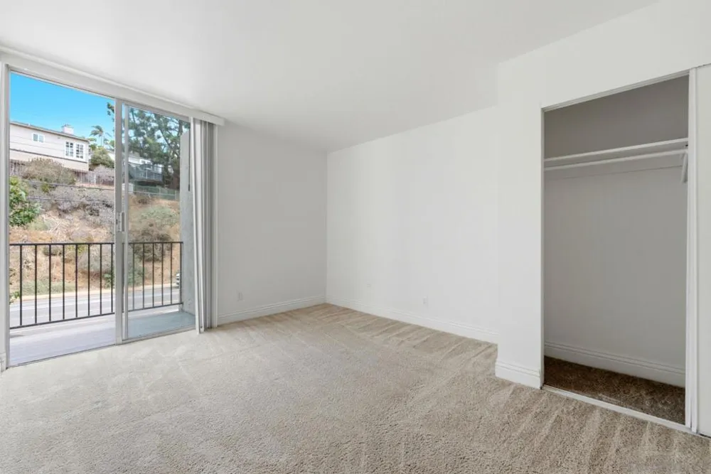 2850 Reynard Way #16 San Diego, CA 92103