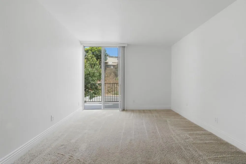 2850 Reynard Way #16 San Diego, CA 92103