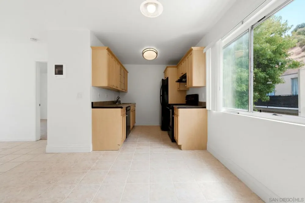 2850 Reynard Way #16 San Diego, CA 92103