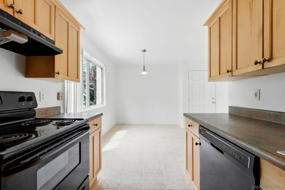 2850 Reynard Way #16 San Diego, CA 92103