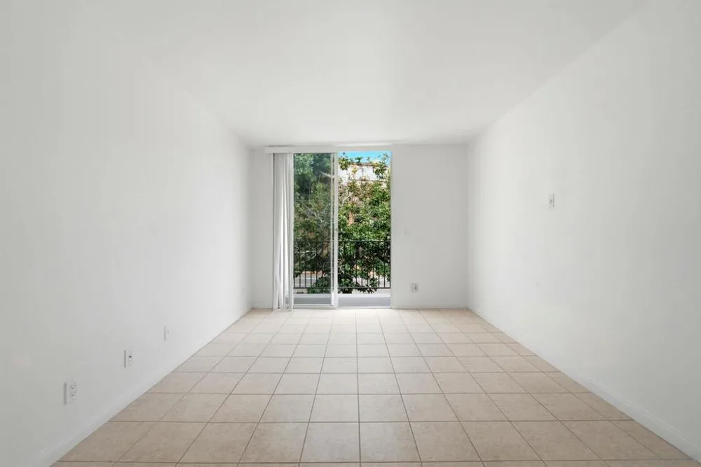 2850 Reynard Way #16 San Diego, CA 92103