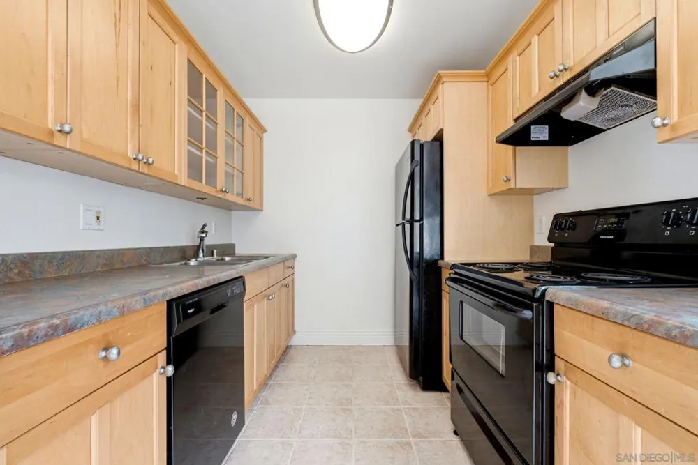 2850 Reynard Way #16 San Diego, CA 92103