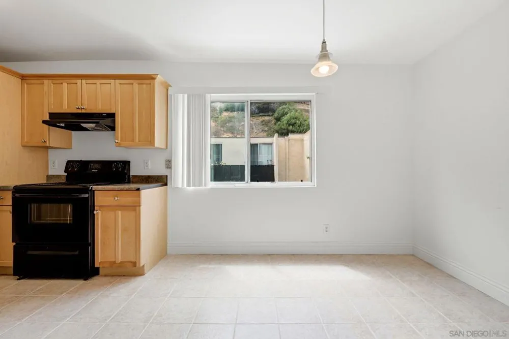 2850 Reynard Way #16 San Diego, CA 92103
