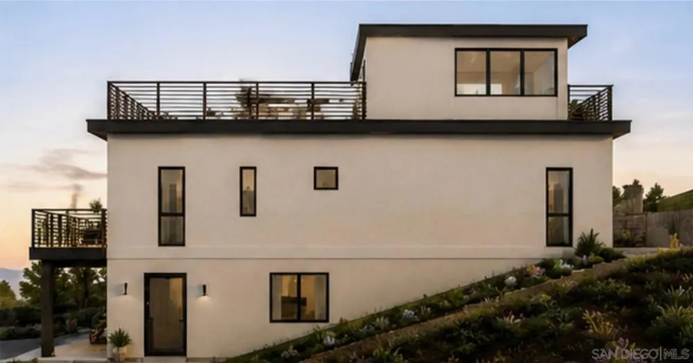 2470 La Costa Ave Carlsbad, CA 92009