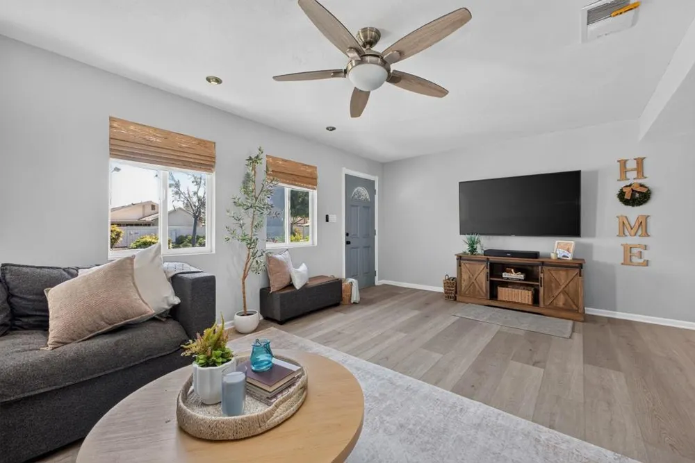 10376 Frank Lane Santee, CA 92071