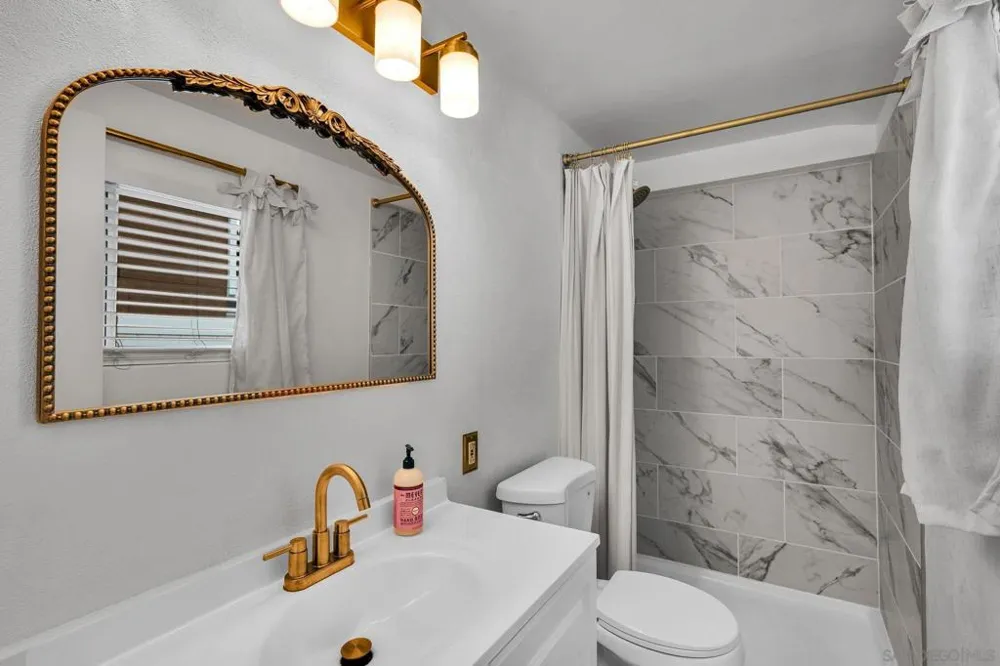 9222 Overton San Diego, CA 92123