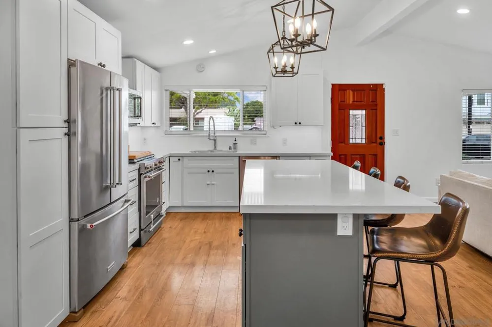 9222 Overton San Diego, CA 92123