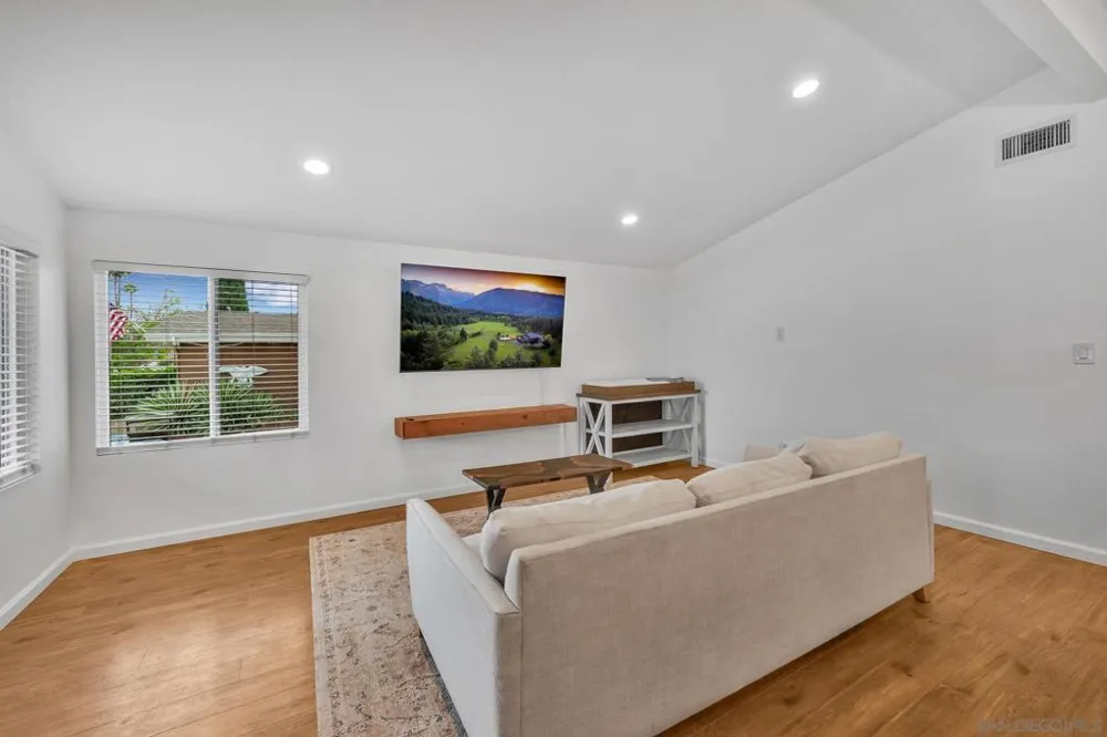9222 Overton San Diego, CA 92123