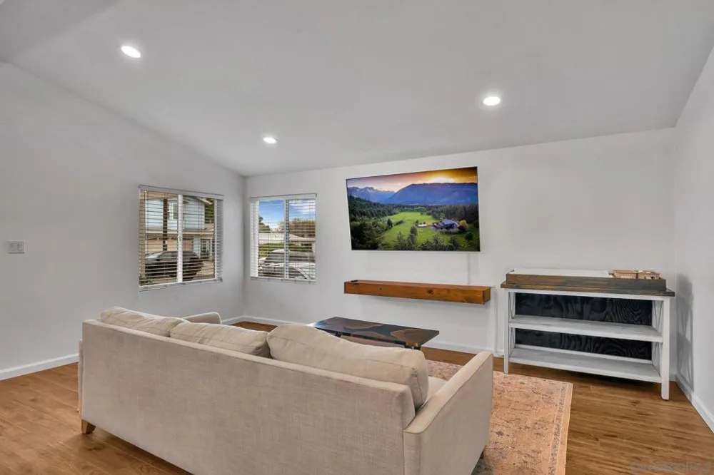 9222 Overton San Diego, CA 92123