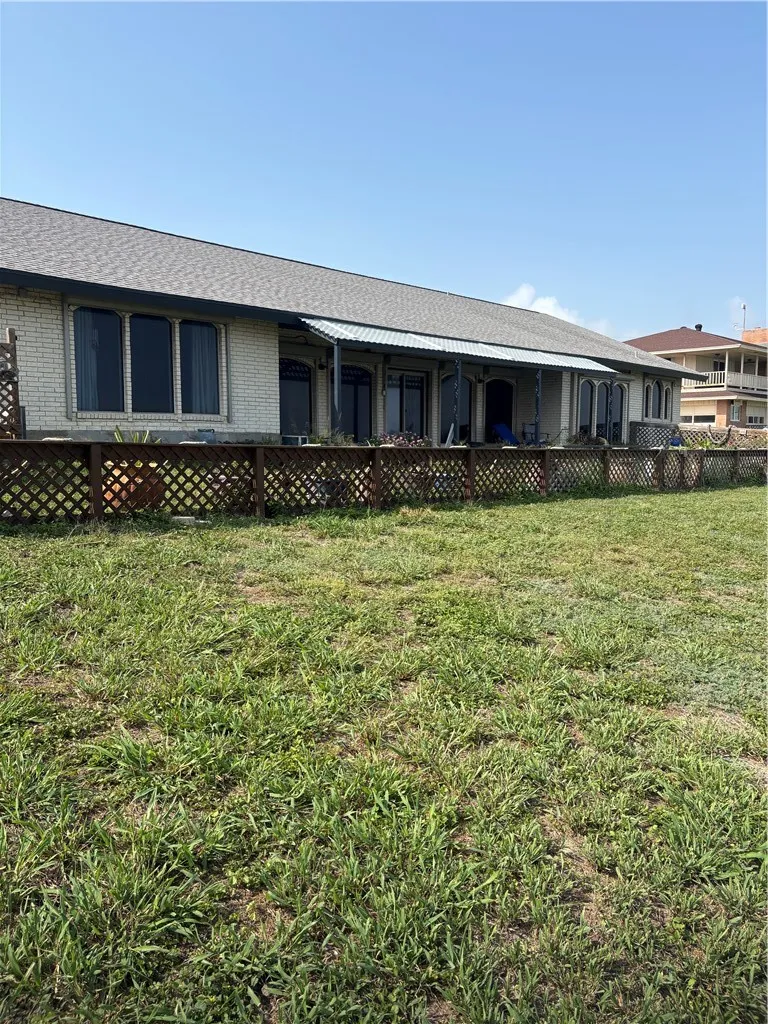 120 Shore Drive Portland, TX 78374