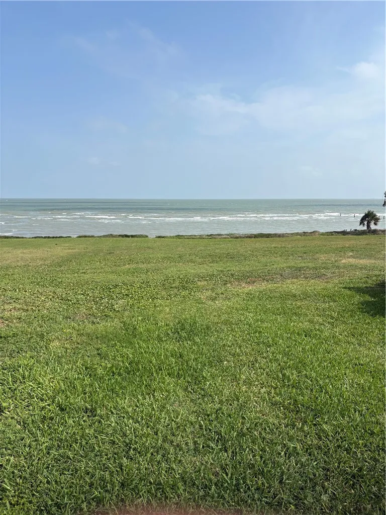 120 Shore Drive Portland, TX 78374