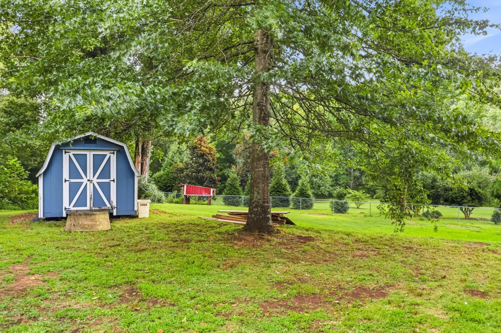 6514 White Oak Valley Circle McDonald, TN 37353