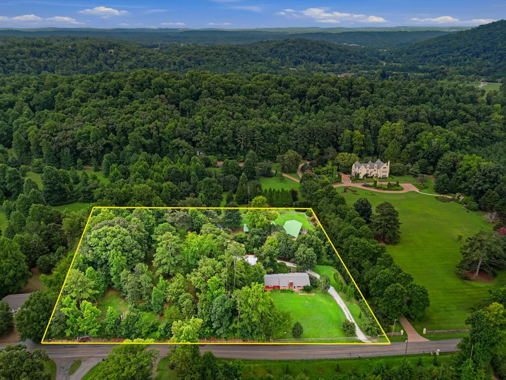 6514 White Oak Valley Circle McDonald, TN 37353