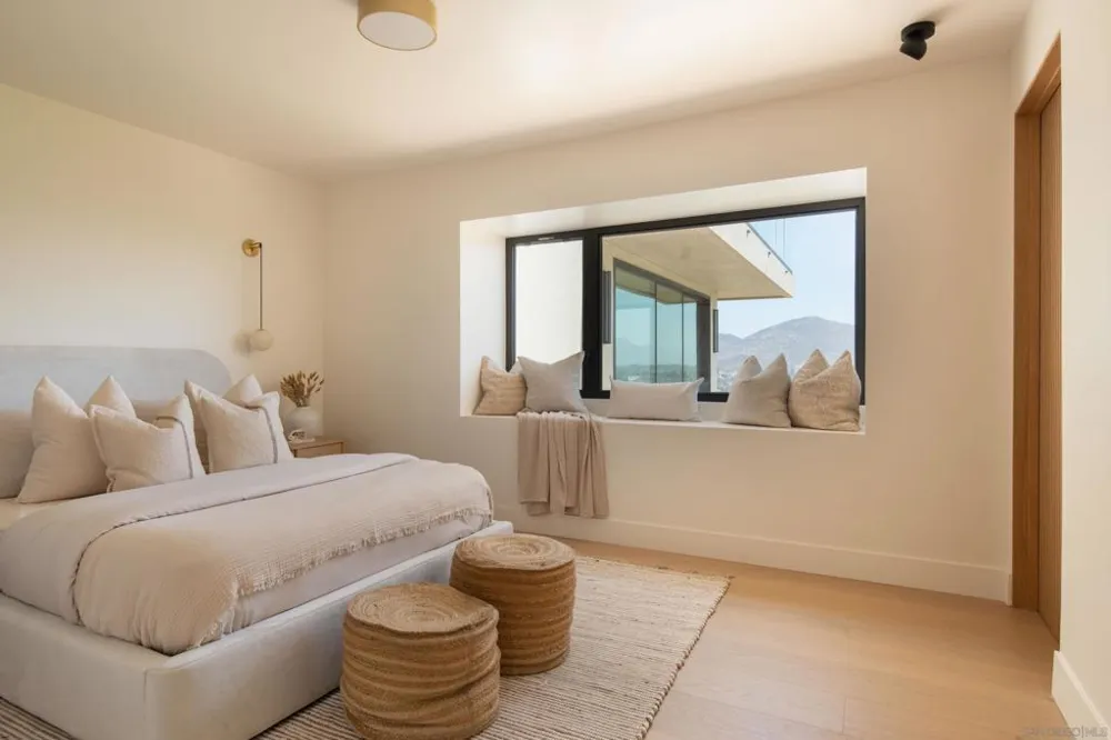5917 Overlake Ave San Diego, CA 92120