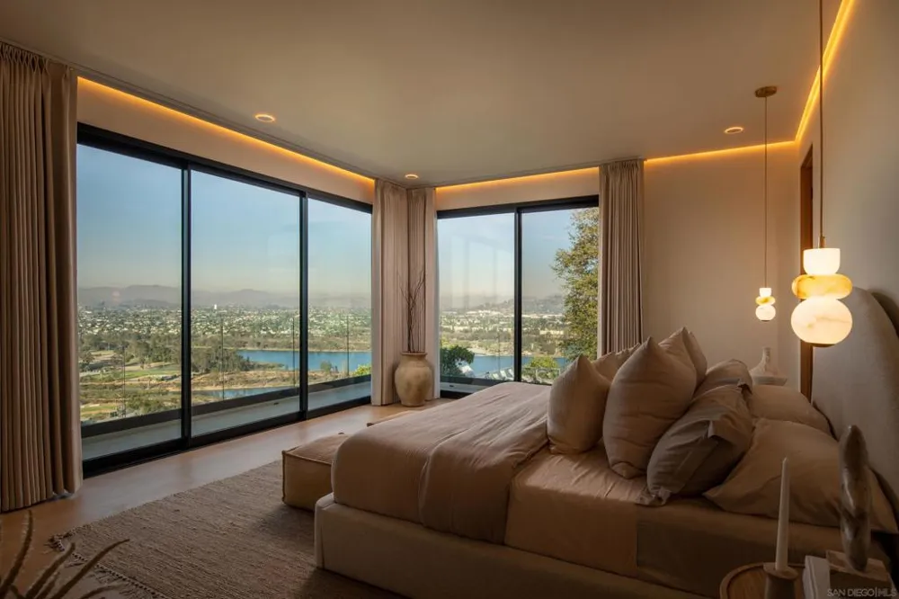 5917 Overlake Ave San Diego, CA 92120