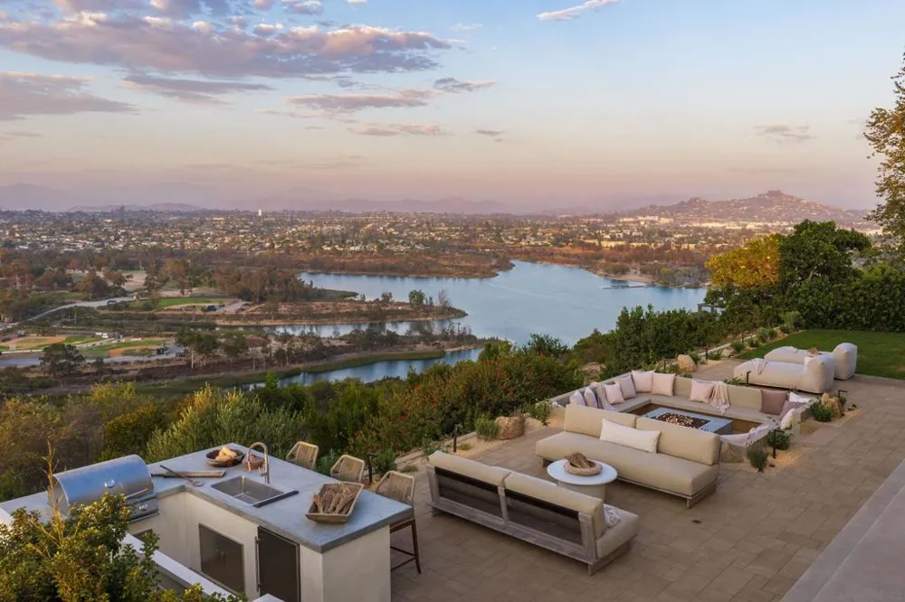 5917 Overlake Ave San Diego, CA 92120