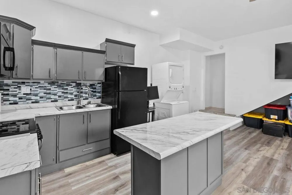 6245 Broadmoor Dr. La Mesa, CA 91942
