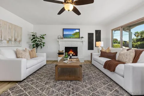 2738 Oak Hill Dr
