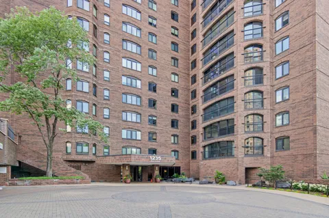 1235 Yale Place #808