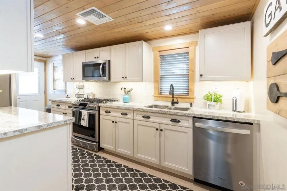 42655 Peregrine Big Bear, CA 92315