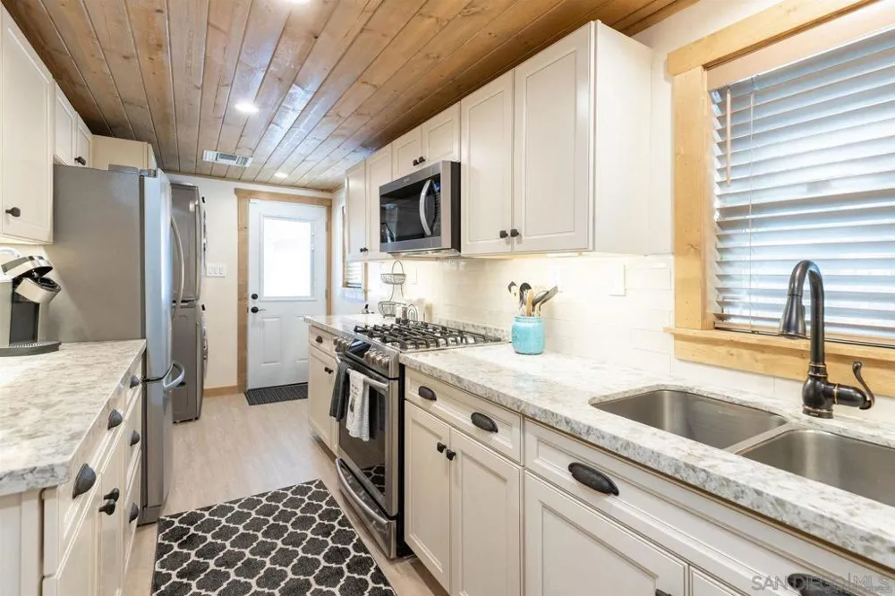 42655 Peregrine Big Bear, CA 92315