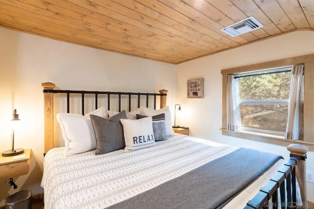 42655 Peregrine Big Bear, CA 92315