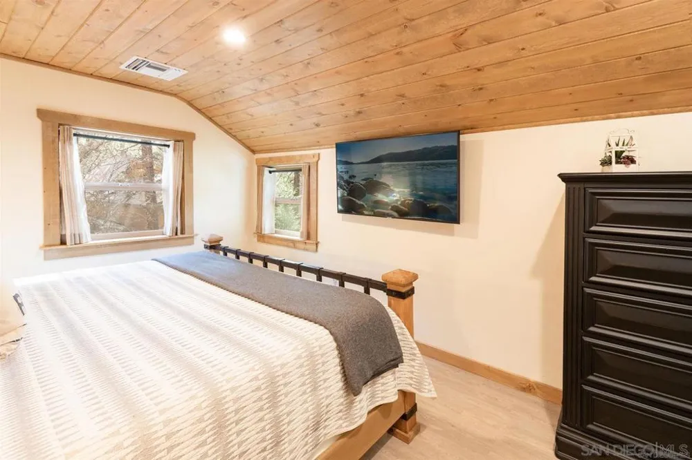 42655 Peregrine Big Bear, CA 92315