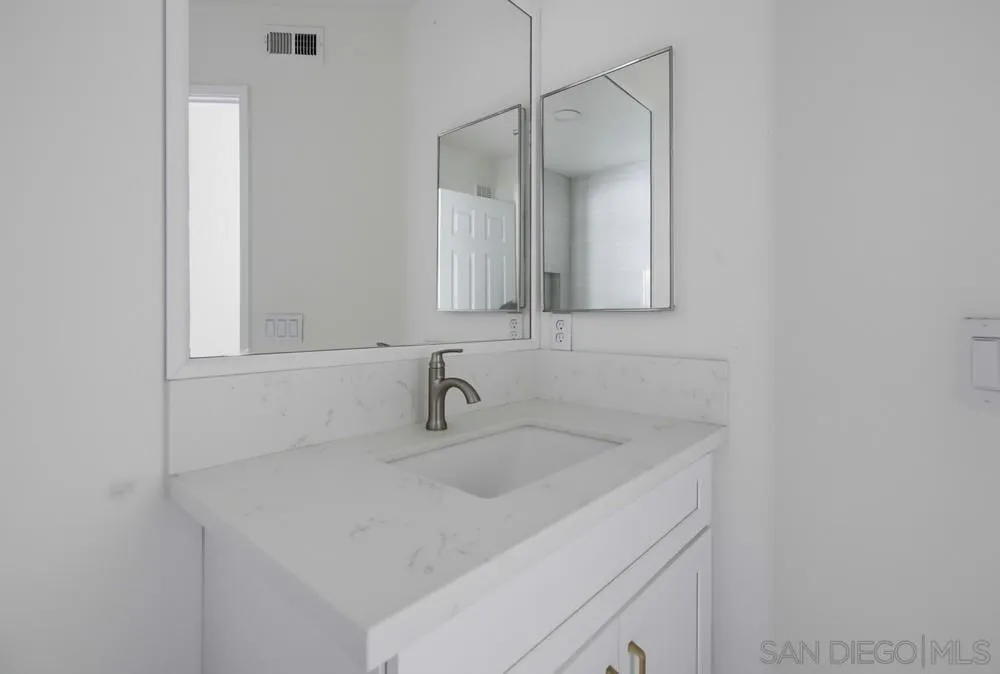 10330 Wateridge Circle #293 San Diego, CA 92121