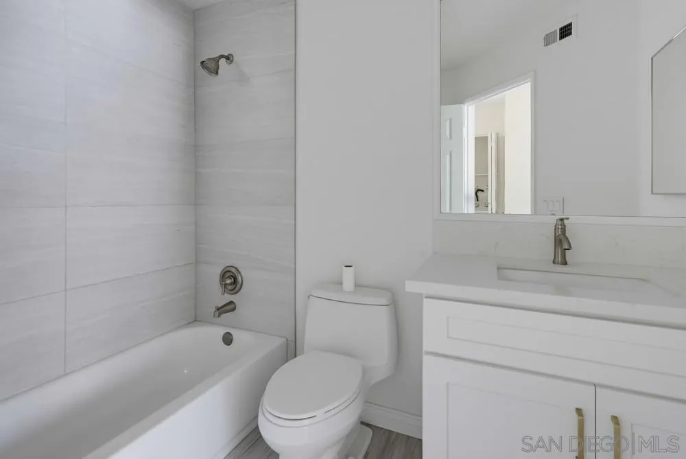 10330 Wateridge Circle #293 San Diego, CA 92121