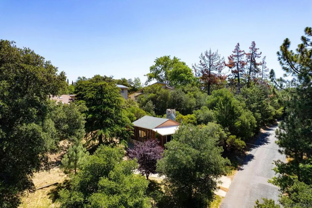 2727 Lakeview Dr Julian, CA 92036