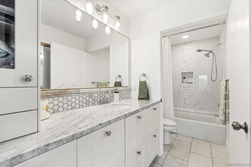 6567 Caminito Catalan La Jolla, CA 92037