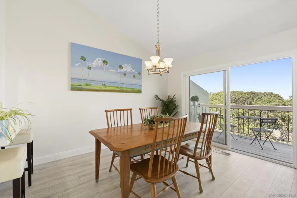 6567 Caminito Catalan La Jolla, CA 92037