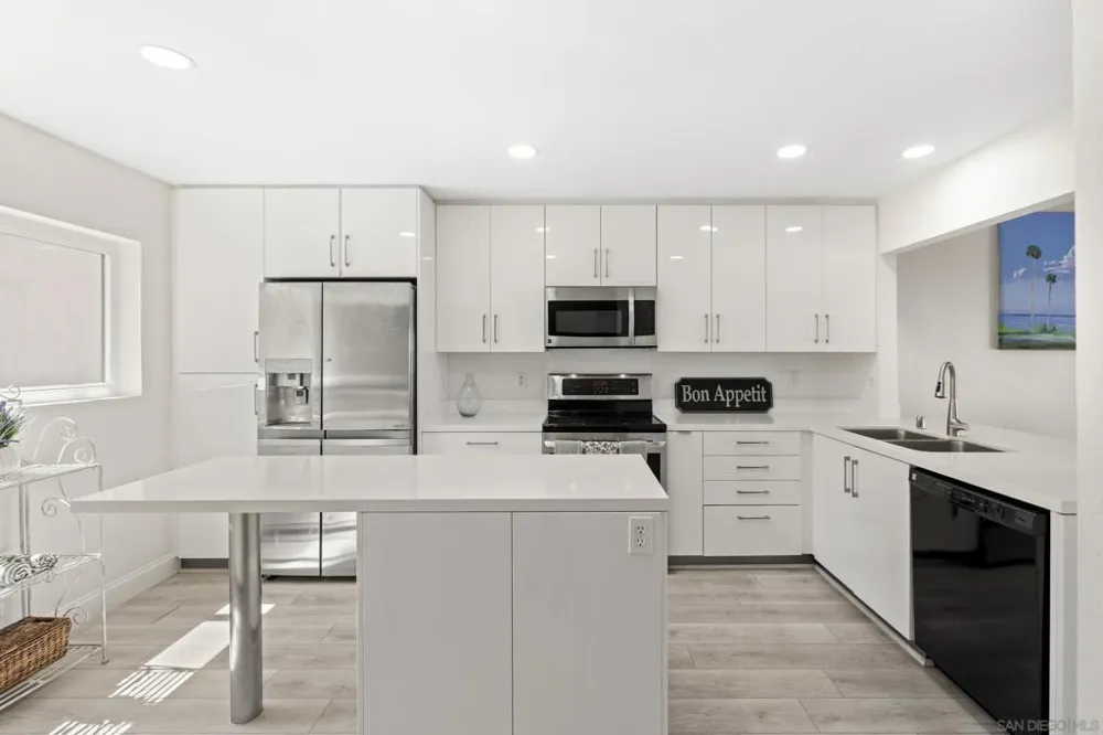 6567 Caminito Catalan La Jolla, CA 92037