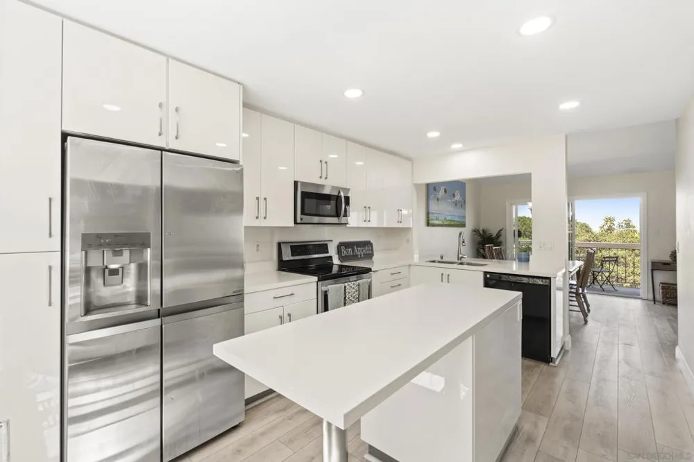 6567 Caminito Catalan La Jolla, CA 92037