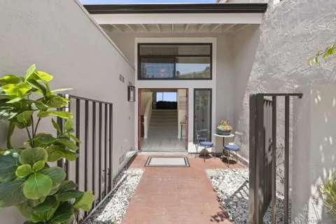 6567 Caminito Catalan