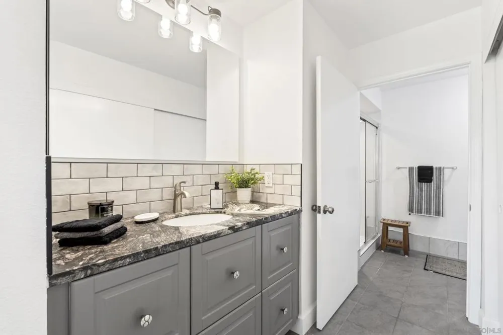 6567 Caminito Catalan La Jolla, CA 92037