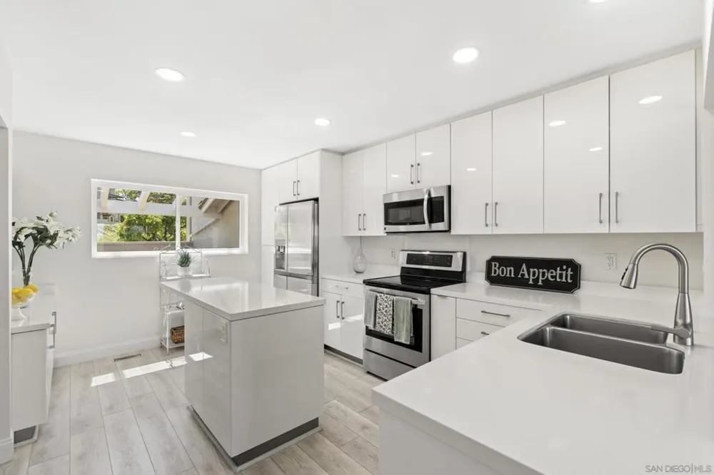 6567 Caminito Catalan La Jolla, CA 92037