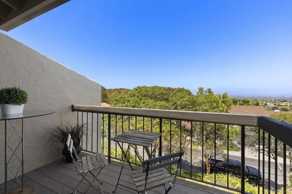 6567 Caminito Catalan La Jolla, CA 92037