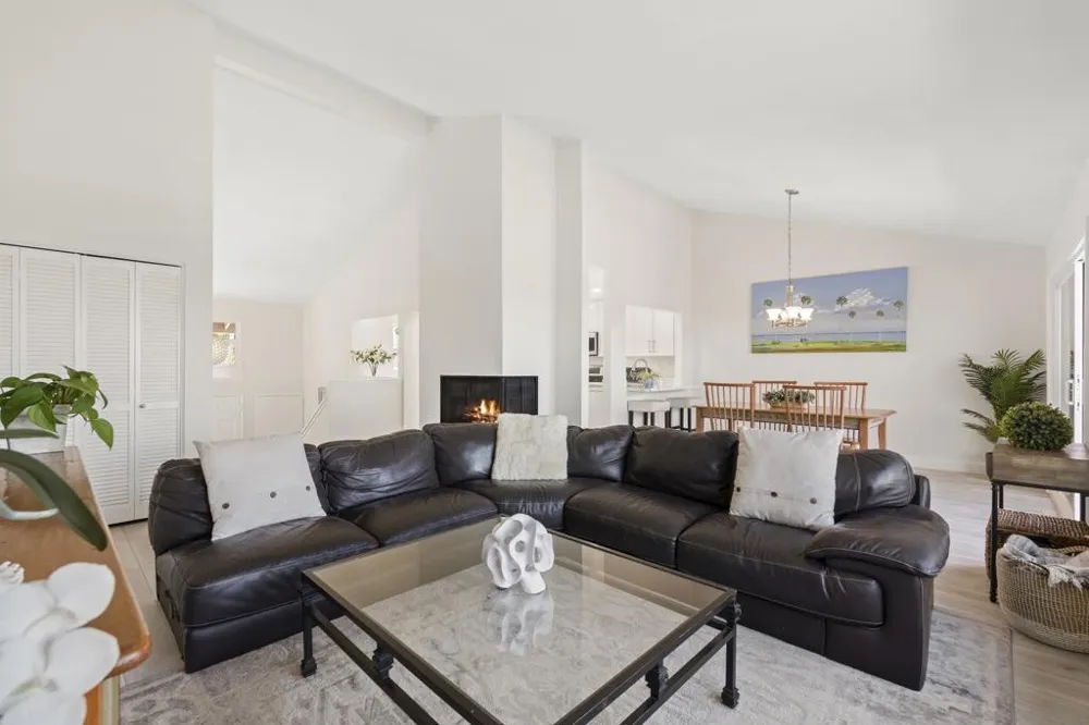 6567 Caminito Catalan La Jolla, CA 92037