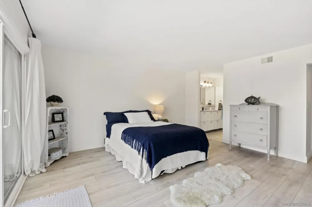6567 Caminito Catalan La Jolla, CA 92037