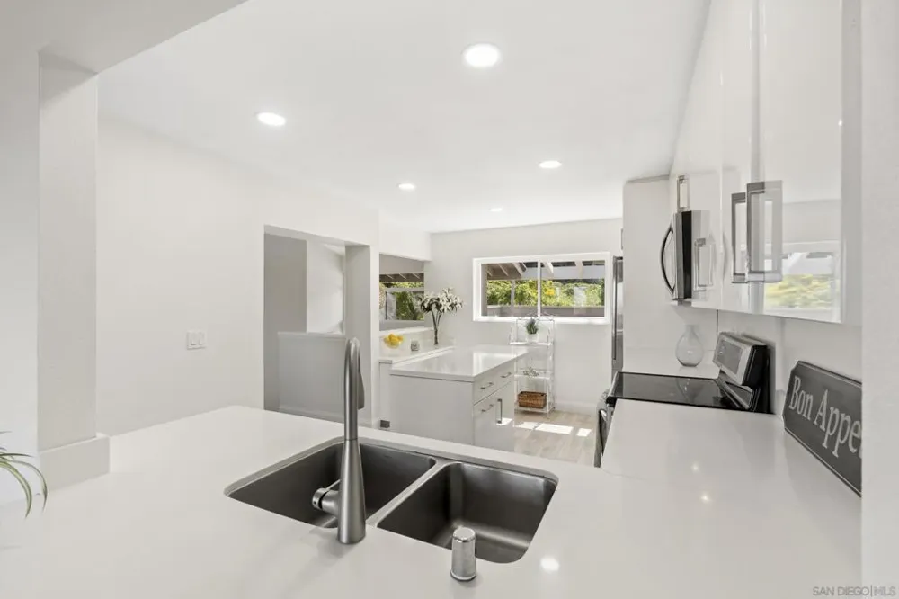 6567 Caminito Catalan La Jolla, CA 92037